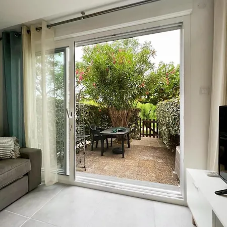 Apartment 4 Personnes, Piscine, Parking A Les Flots *